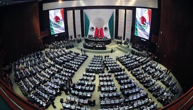 Diputados federales debaten para aprobar la reforma de supremacía constitucional