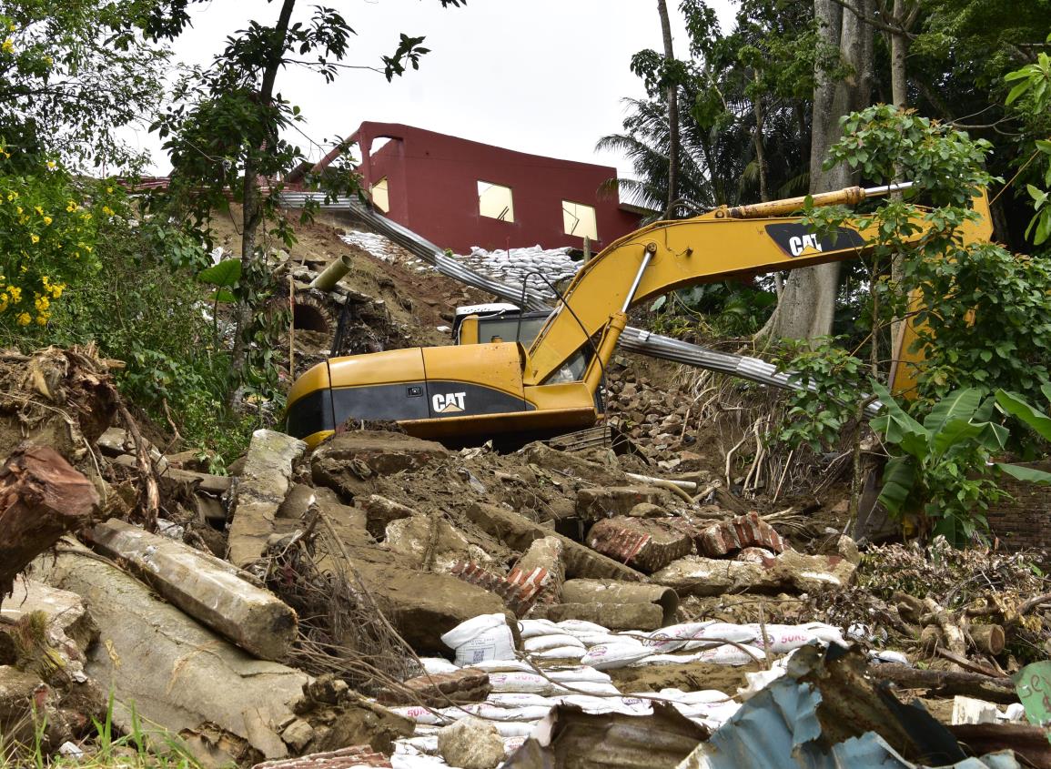 Lluvias no permiten avance en reconstrucción de zonas deslavadas en Coatzacoalcos