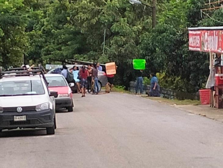 Vecinos de Acalapa II bloquean la carretera Nanchital-Las Choapas