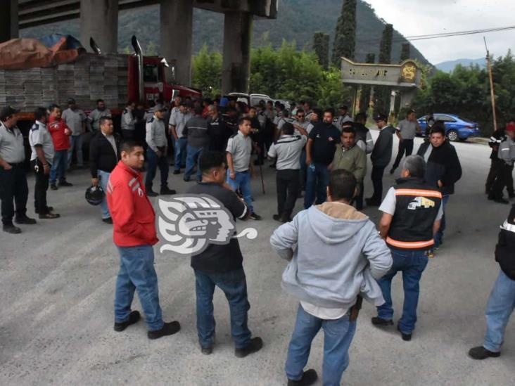 Protestan traileros en Río Blanco; acusan despido sin pago de liquidación