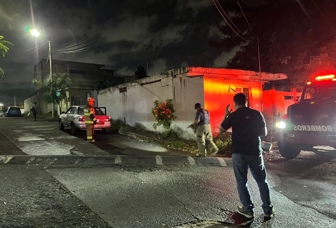 Fuga de gas en automóvil moviliza a bomberos en Boca del Río