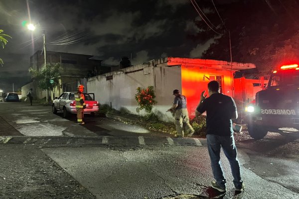 Fuga de gas en automóvil moviliza a bomberos en Boca del Río
