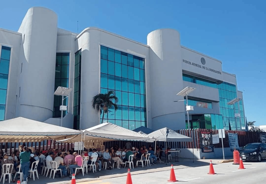 Trabajadores del Poder Judicial en Veracruz retiran protesta tras 2 meses de paro