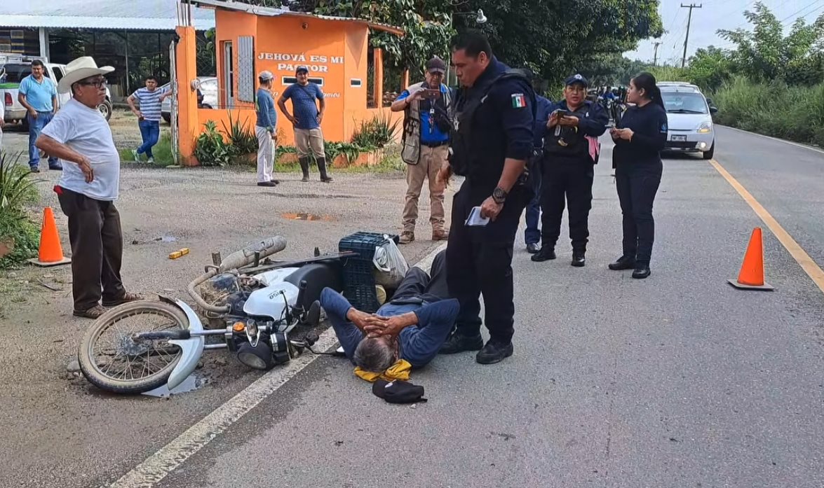 Adulto mayor sufre accidente de moto rumbo al Cerro de Nanchital