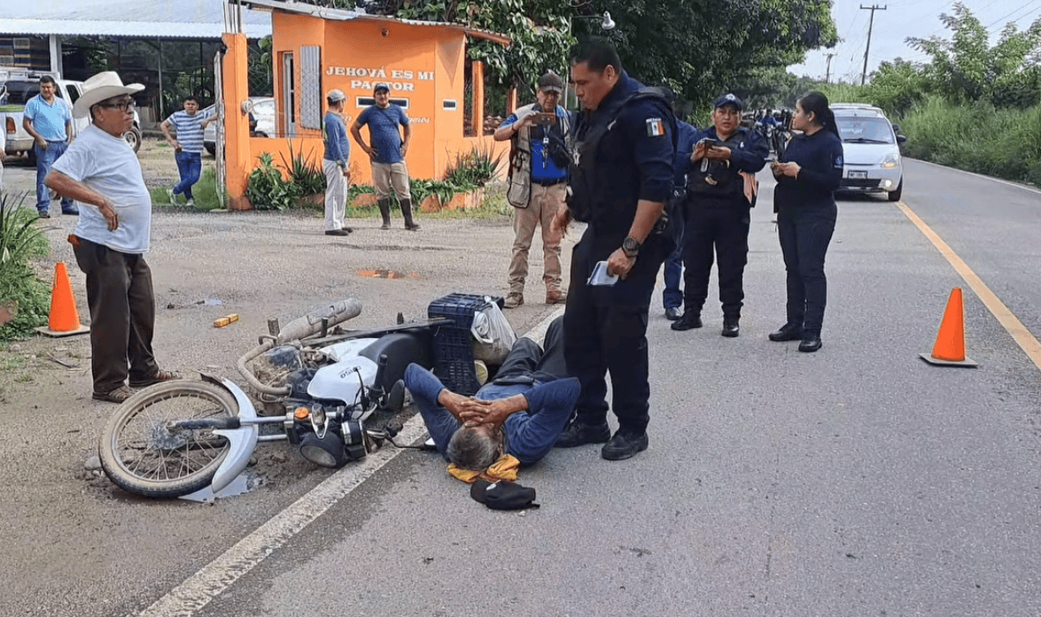 Adulto mayor sufre accidente de moto rumbo al Cerro de Nanchital