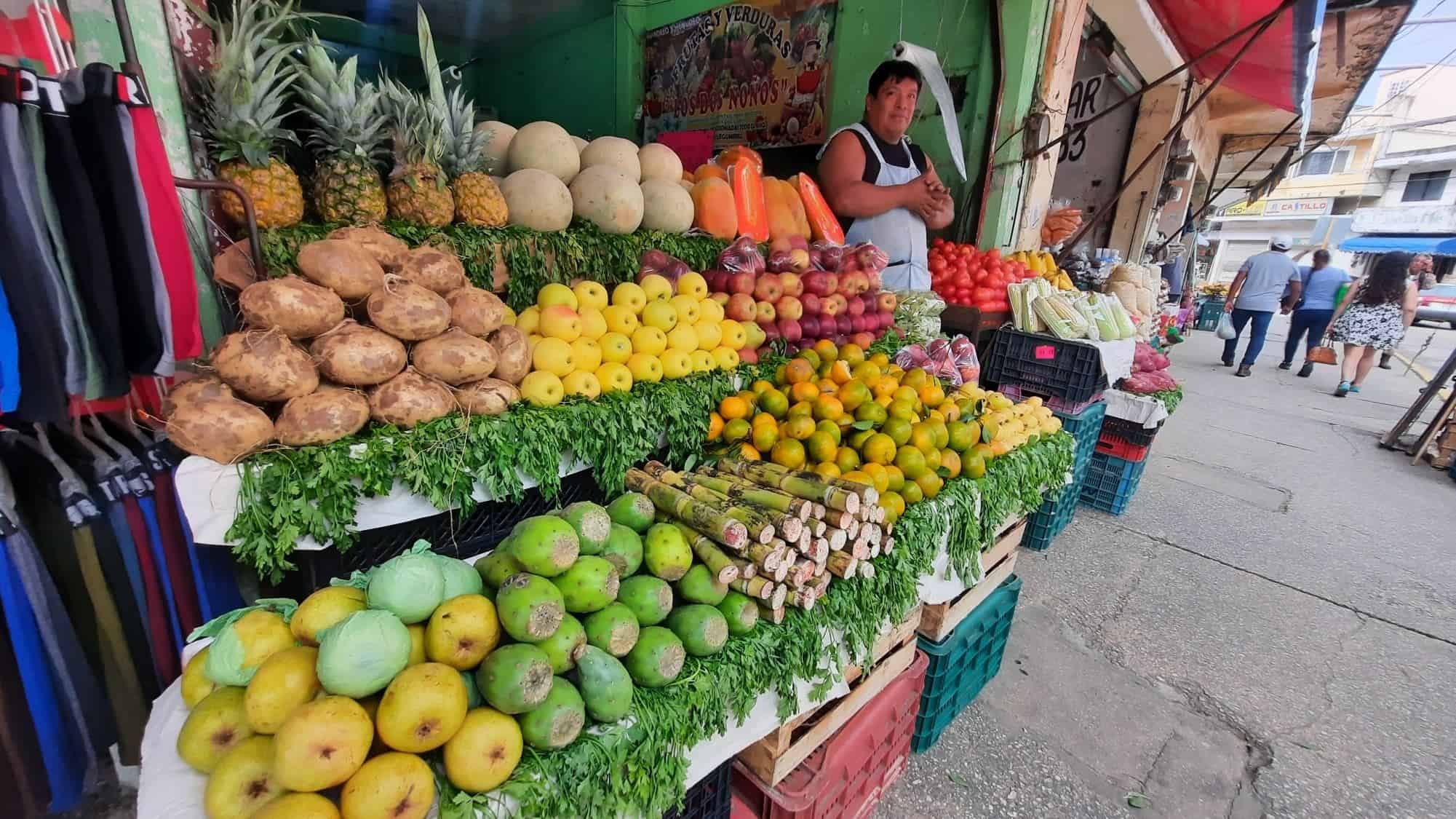 Intensa temporada de lluvias encarece costos de frutas en varias regiones del país