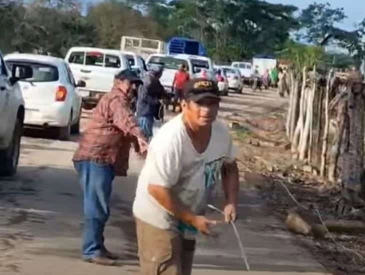 Se une el pueblo para restablecer electricidad en zonas inundadas | VIDEO