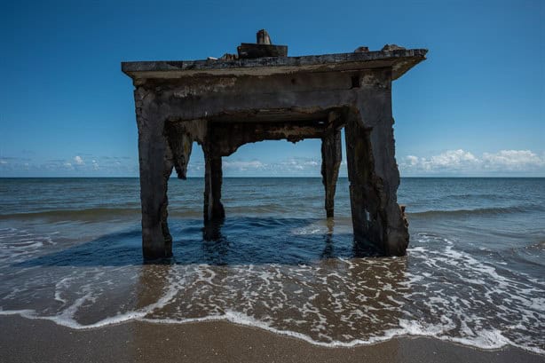 "El mar se tragó mi casa y mi restaurante": pescador de Alvarado, Veracruz