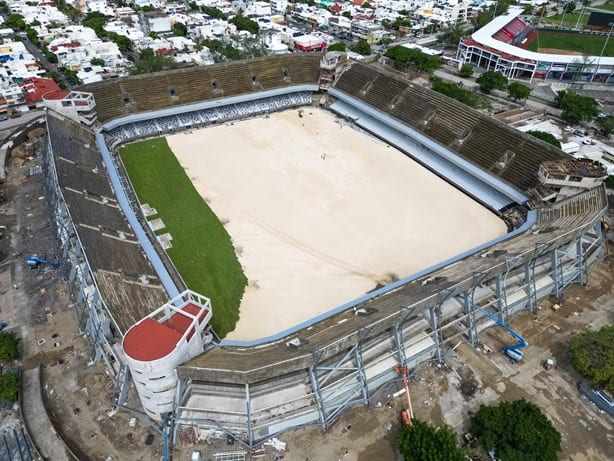 Fanáticos de Tiburones Rojos protestan dentro de las obras del Pirata Fuente