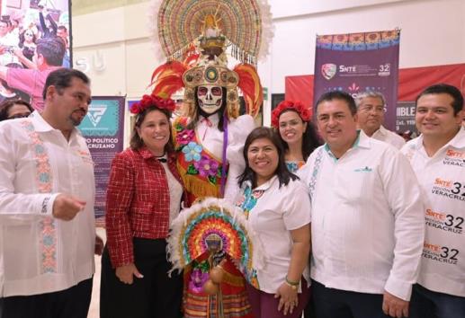 Rocío Nahle destacó la importancia de que padres, maestros y gobierno sigan fomentando tradiciones