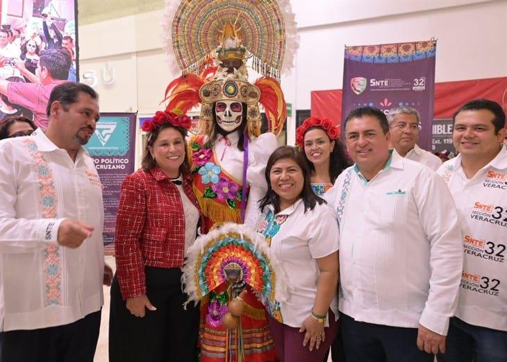 Rocío Nahle destacó la importancia de que padres, maestros y gobierno sigan fomentando tradiciones