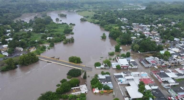 Suman 7 fallecidos por inundaciones en municipios de Veracruz