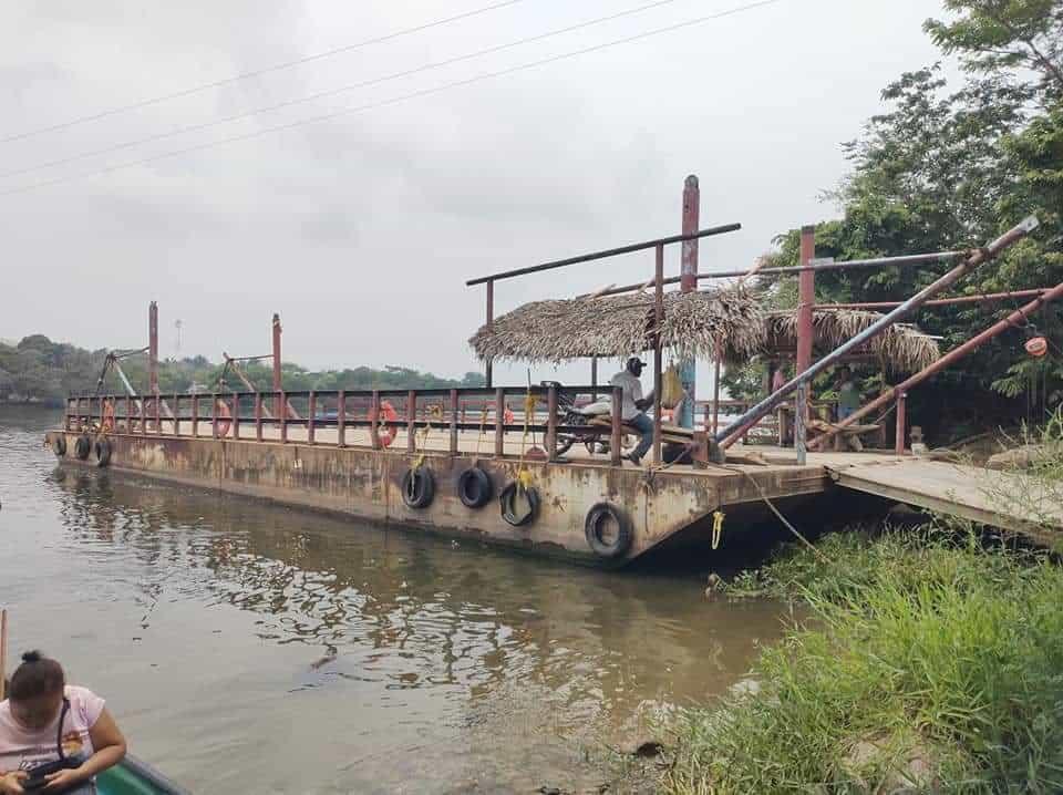 Permanece suspendido servicio de panga en zona rural de Minatitlán ante crecida del río