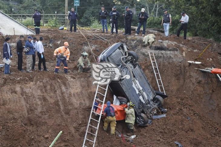 Trágico accidente: auto cae a enorme socavón en el Boulevard Tratados de Córdoba y deja un fallecido