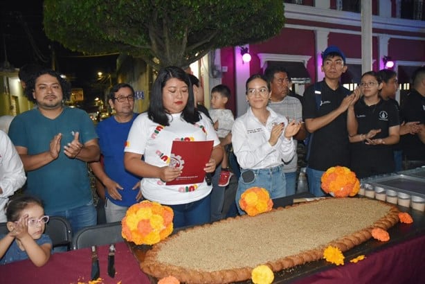 Con panes gigantes y esculturas de cráneos, realizaron evento de Día de Muertos en Misantla 