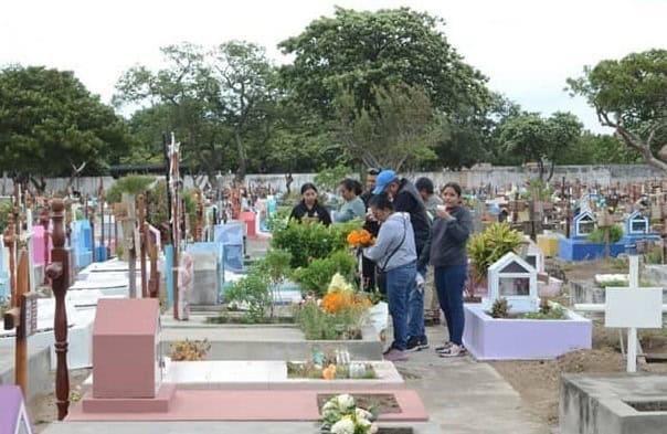 Anuncian operativo especial en panteones de Veracruz por Día de Muertos