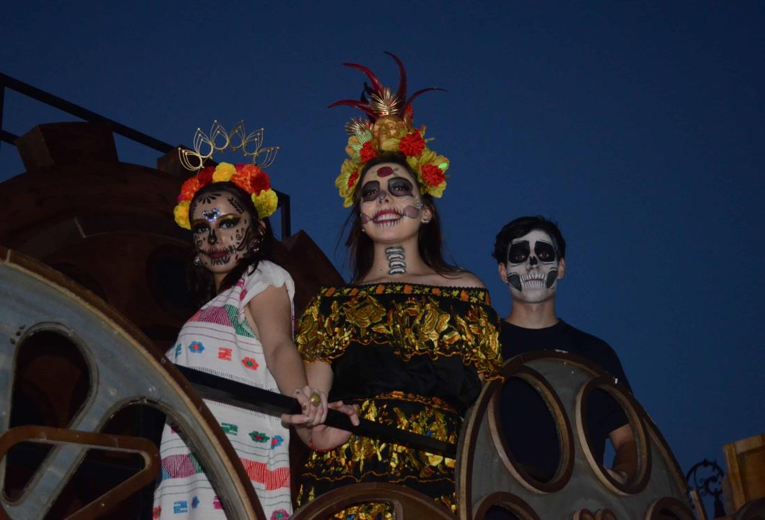 Papaqui de catrinas en Veracruz por Día de Muertos reúne a cientos de familias | VIDEO