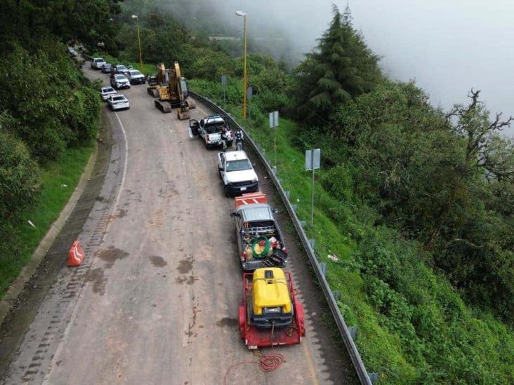 ¿Hay fallecidos? Derrumbe en autopista Orizaba-Puebla sepultó 6 unidades de carga