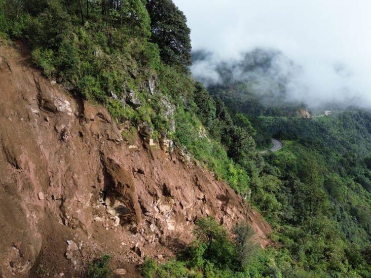 ¿Hay fallecidos? Derrumbe en autopista Orizaba-Puebla sepultó 6 unidades de carga