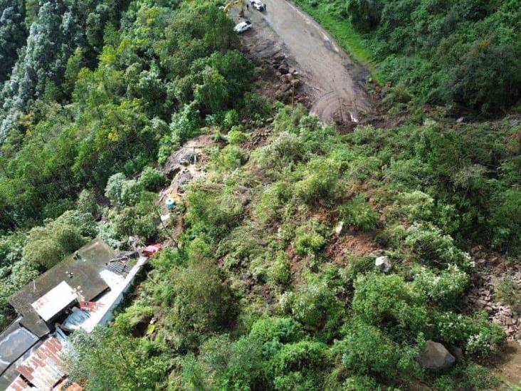 ¿Hay fallecidos? Derrumbe en autopista Orizaba-Puebla sepultó 6 unidades de carga