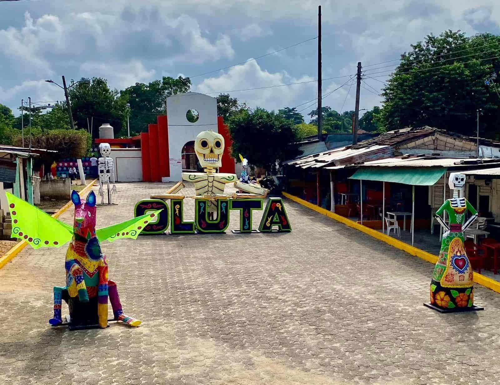 El panteón de Oluta al igual que el pueblo, está dividido en cuatro barrios 