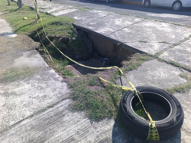 Advierten de peligroso hoyo en el fraccionamiento Jardines del Virginia, en Boca del Río