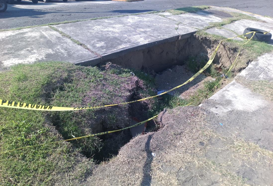 Advierten de peligroso hoyo en el fraccionamiento Jardines del Virginia, en Boca del Río