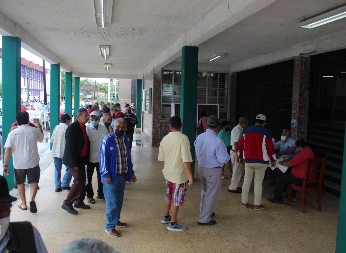 Pemex: estafan con seguro a petroleros jubilados de Agua Dulce; así los estarían engañando