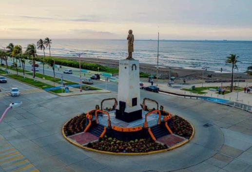 Día de Muertos: Así decoraron los lugares emblemáticos de Coatzacoalcos | FOTOS