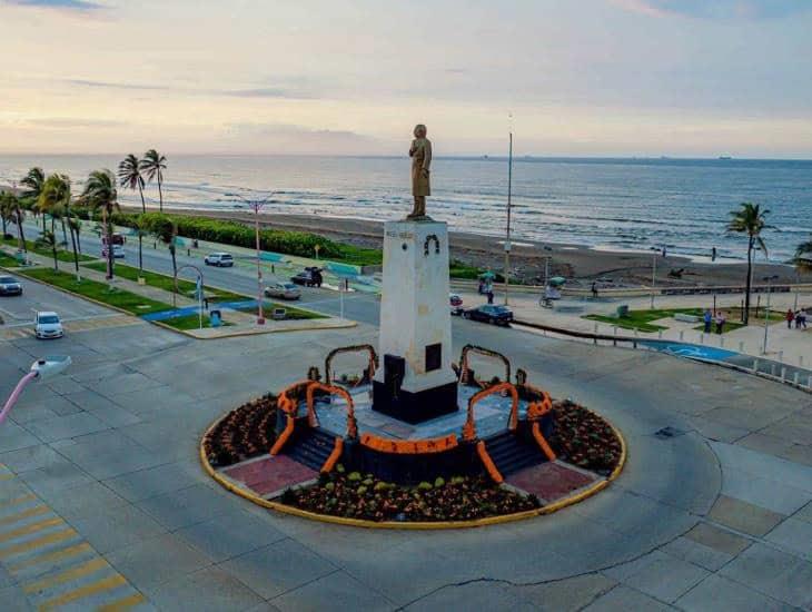 Día de Muertos: Así decoraron los lugares emblemáticos de Coatzacoalcos | FOTOS