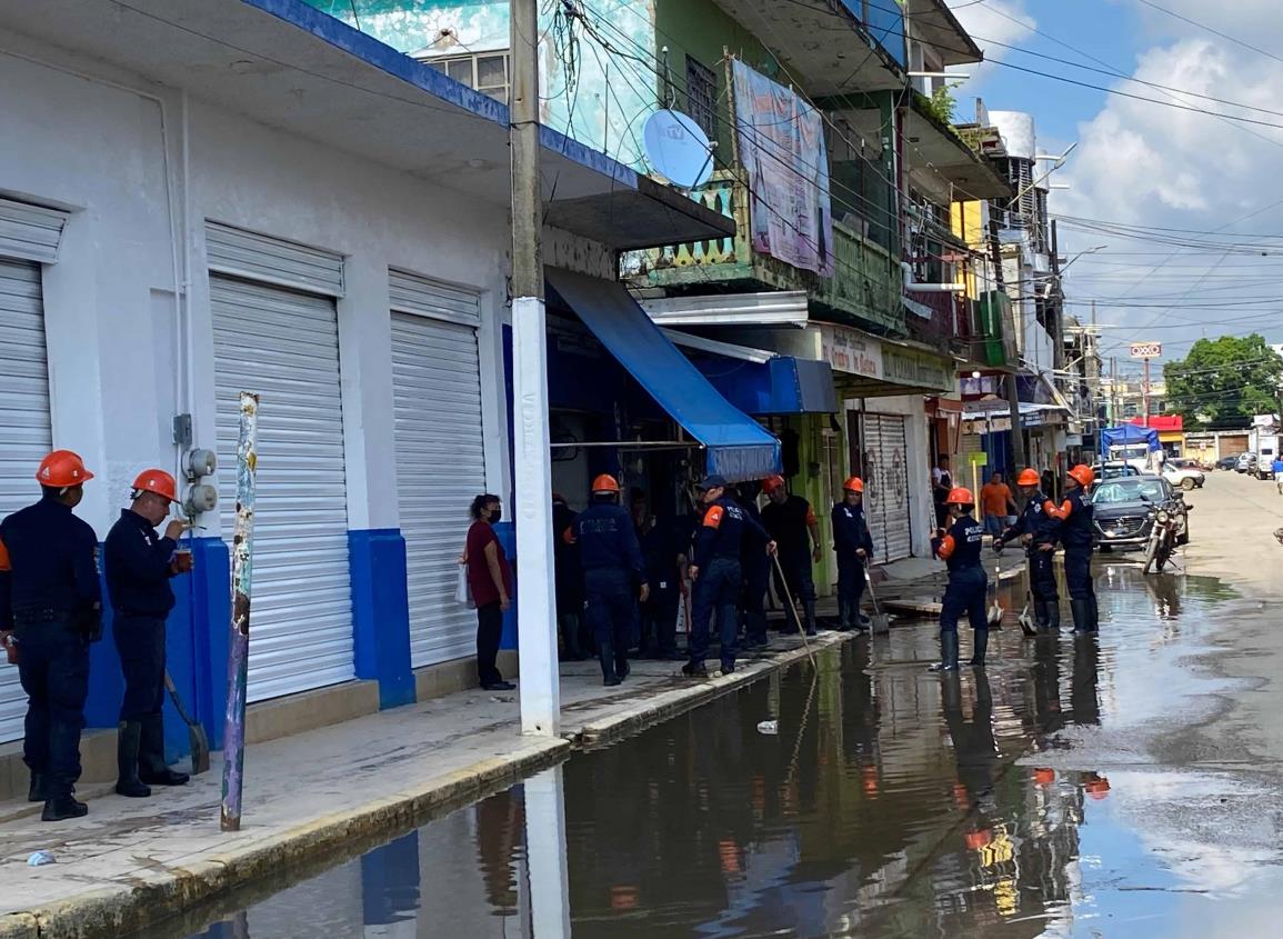 Disminuye inundación en Minatitlán; autoridades se unen a trabajos de limpieza