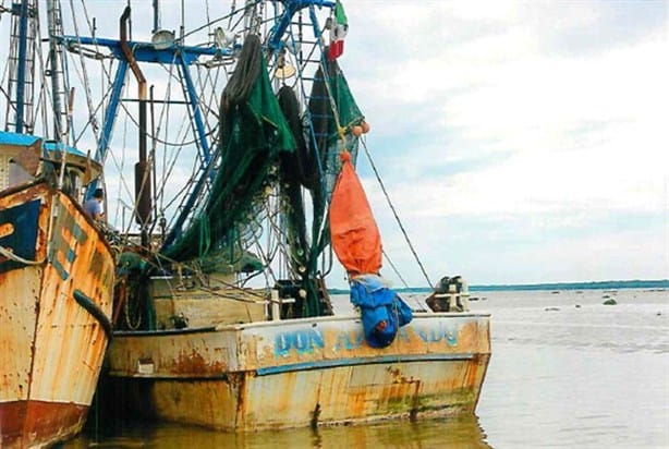 Pescador de Alvarado transportaba huachicol en barco camaronero