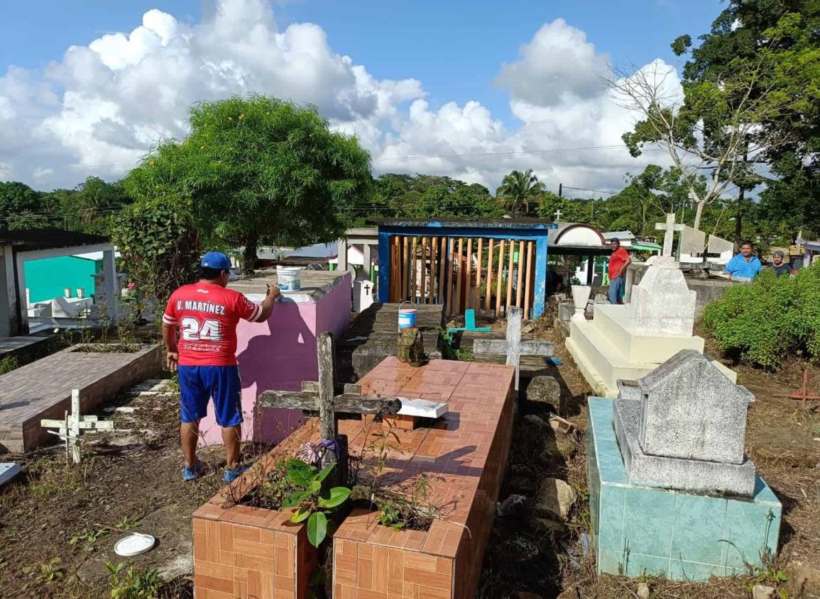 Inician visitas al panteón municipal de Villa Cuichapa; realizan trabajos de limpieza | VIDEO