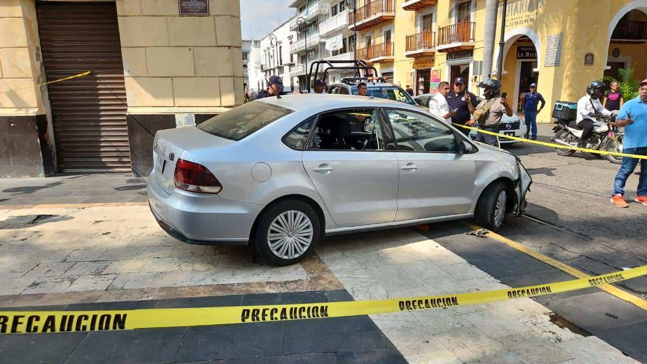 Conductor choca varios carros y termina detenido en centro histórico de Veracruz |VIDEO