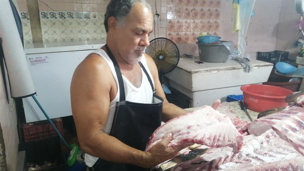 Pescan cherna de 80.5 kilos en Coatzacoalcos; sería la última del año | VIDEO