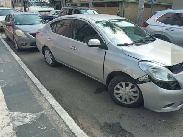 Adrián persiguió al hombre que chocó su automóvil por las calles del centro de Veracruz