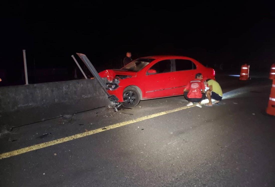 Se impacta auto contra muro en el tramo carretero Nautla-Cardel, en Actopan