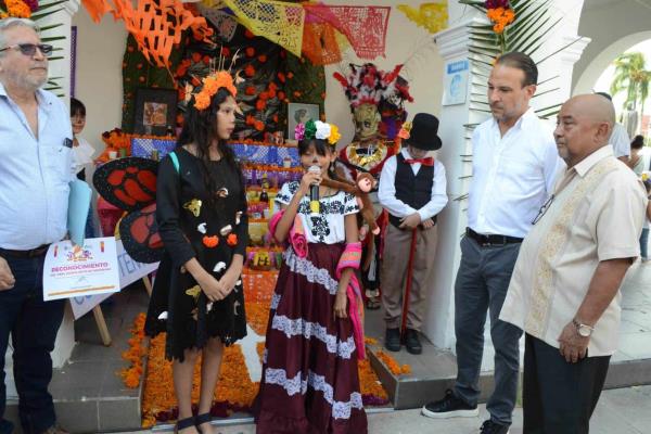 Alcalde de Boca del Río inaugura altar en honor a los trabajadores fallecidos del ayuntamiento | VIDEO