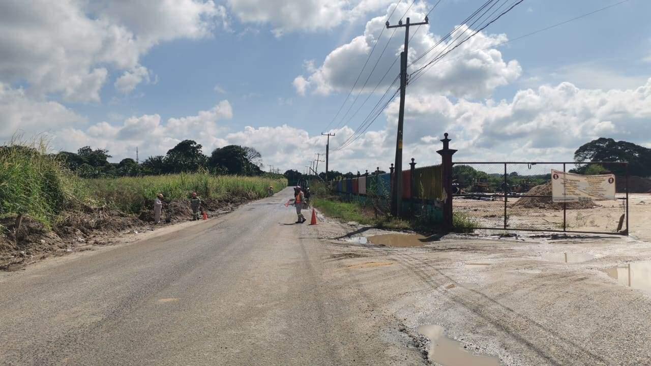 Realizan trabajos de bacheo en tramo carretero Noria Chapo