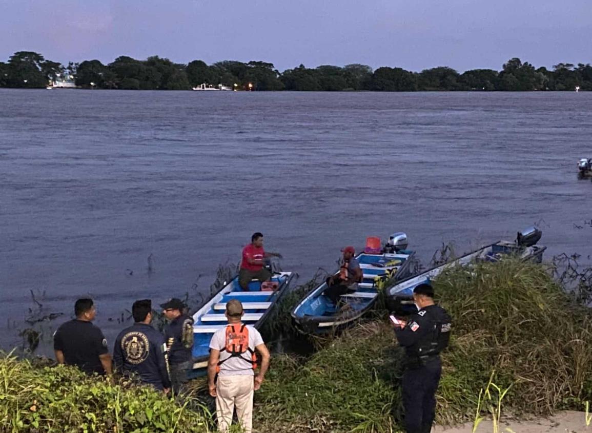 Cae lanchero desde su embarcación; lo buscan en el caudaloso río Coatzacoalcos