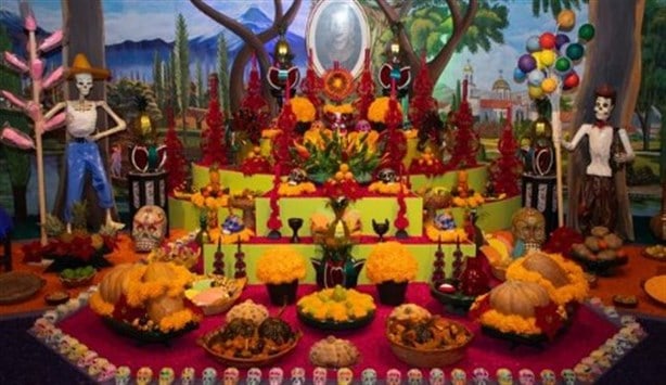 Por esta razón no deberías comer la ofrenda del altar de Día de Muertos