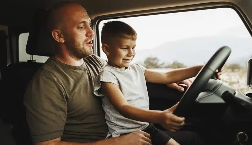 ¿De cuánto es la multa en Veracruz por llevar niños en el asiento delantero del automóvil?