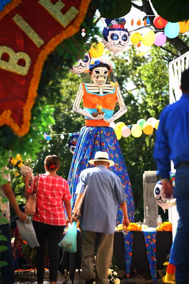 Día de Muertos: Antiguo Panteón de Coatzacoalcos, música, color y nostalgia en este primero de noviembre