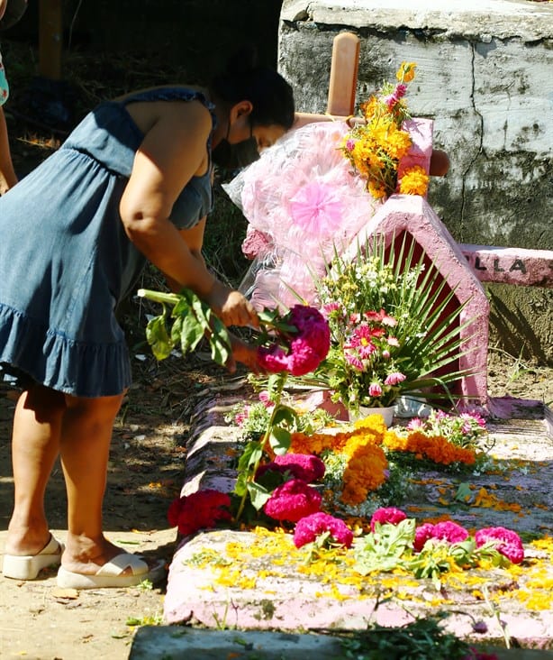 Día de Muertos: Antiguo Panteón de Coatzacoalcos, música, color y nostalgia en este primero de noviembre