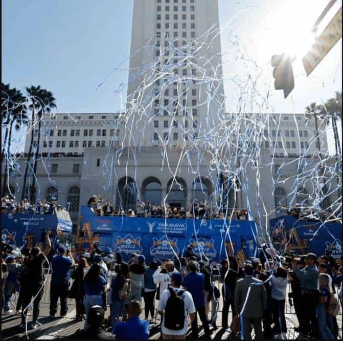 Festejo de Dodgers en el cumpleaños del Toro