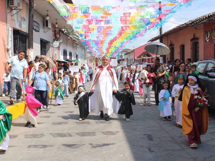 Misantla celebra a Todos los Santos con misa y marcha infantil