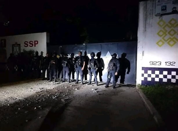 Policía mata a ciudadano en Las Choapas y desata la furia; vandalizan comandancia