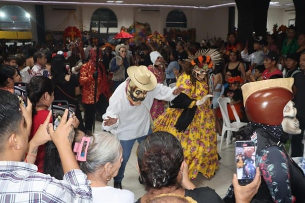 Explosión de colores y ritmos en el festival Xantolo de Tihuatlán