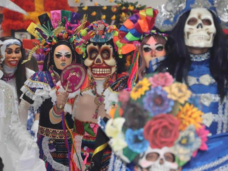 Explosión de colores y ritmos en el festival Xantolo de Tihuatlán