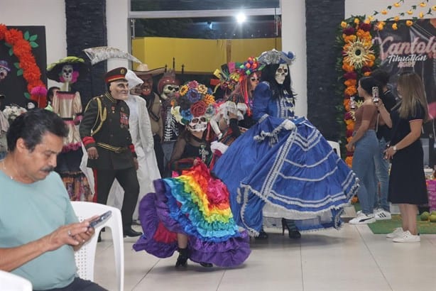 Explosión de colores y ritmos en el festival Xantolo de Tihuatlán